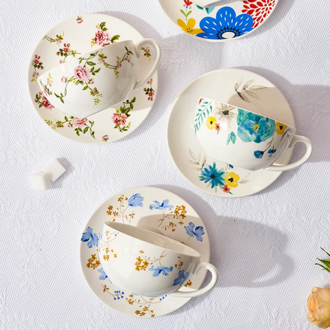 Porzellan-Tee-Set – 3-teiliges Set mit Kanne, Tasse & Untertasse im eleganten Blumendesign
