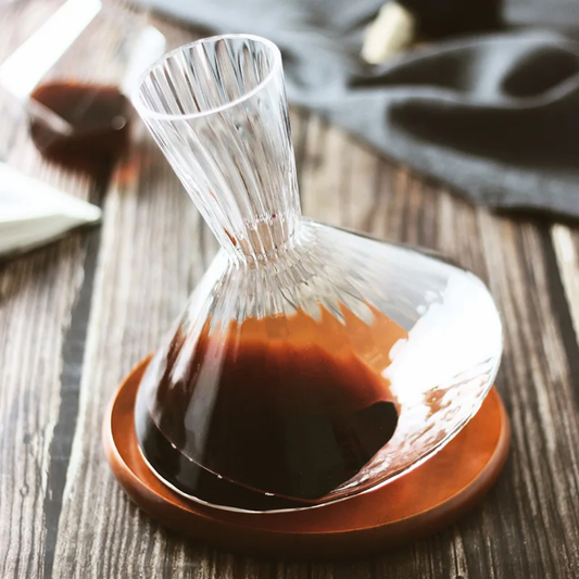 “Drehbare Glas-Karaffe – Eleganz trifft Design”