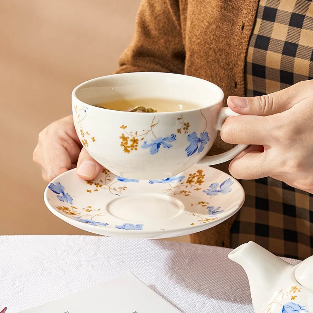 Porzellan-Tee-Set – 3-teiliges Set mit Kanne, Tasse & Untertasse im eleganten Blumendesign